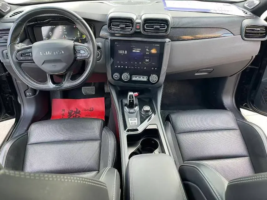 2022 ChangAn UNI-V 2.0T 233HP L4 8AT,autocango,china used car exporter,china ev exporter,chinese used car exporter,chinese used ev exporter