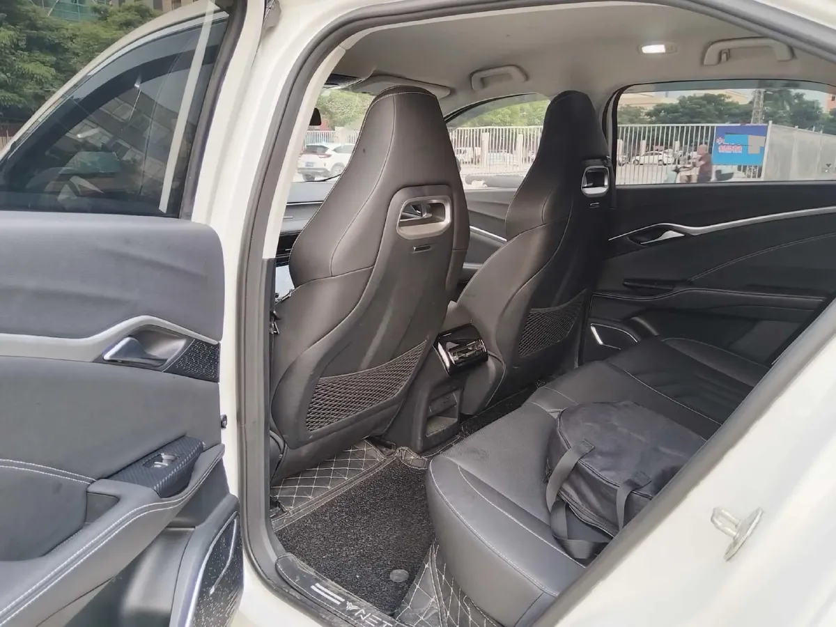 2022 Roewe RX5 MAX 1.5T 181HP L4 6AT,autocango,china used car exporter,china ev exporter,chinese used car exporter,chinese used ev exporter