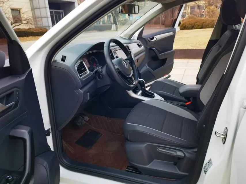 2020 Volkswagen T-Roc 1.4T 150HP L4 7DCT,autocango,china used car exporter,china ev exporter,chinese used car exporter,chinese used ev exporter