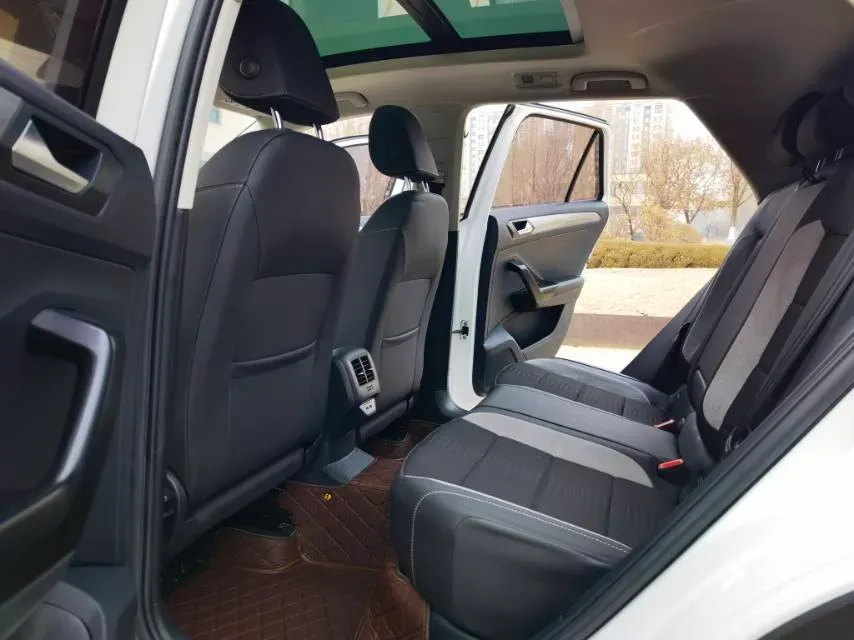 2020 Volkswagen T-Roc 1.4T 150HP L4 7DCT,autocango,china used car exporter,china ev exporter,chinese used car exporter,chinese used ev exporter