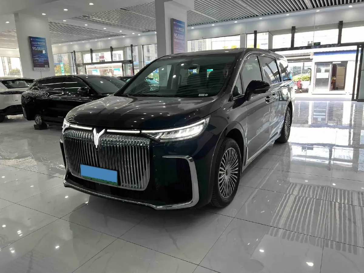 2025 Voyah Dream 1.5T 150HP L4 PHEV 41.7KWH,autocango,china used car exporter,china ev exporter,chinese used car exporter,chinese used ev exporter