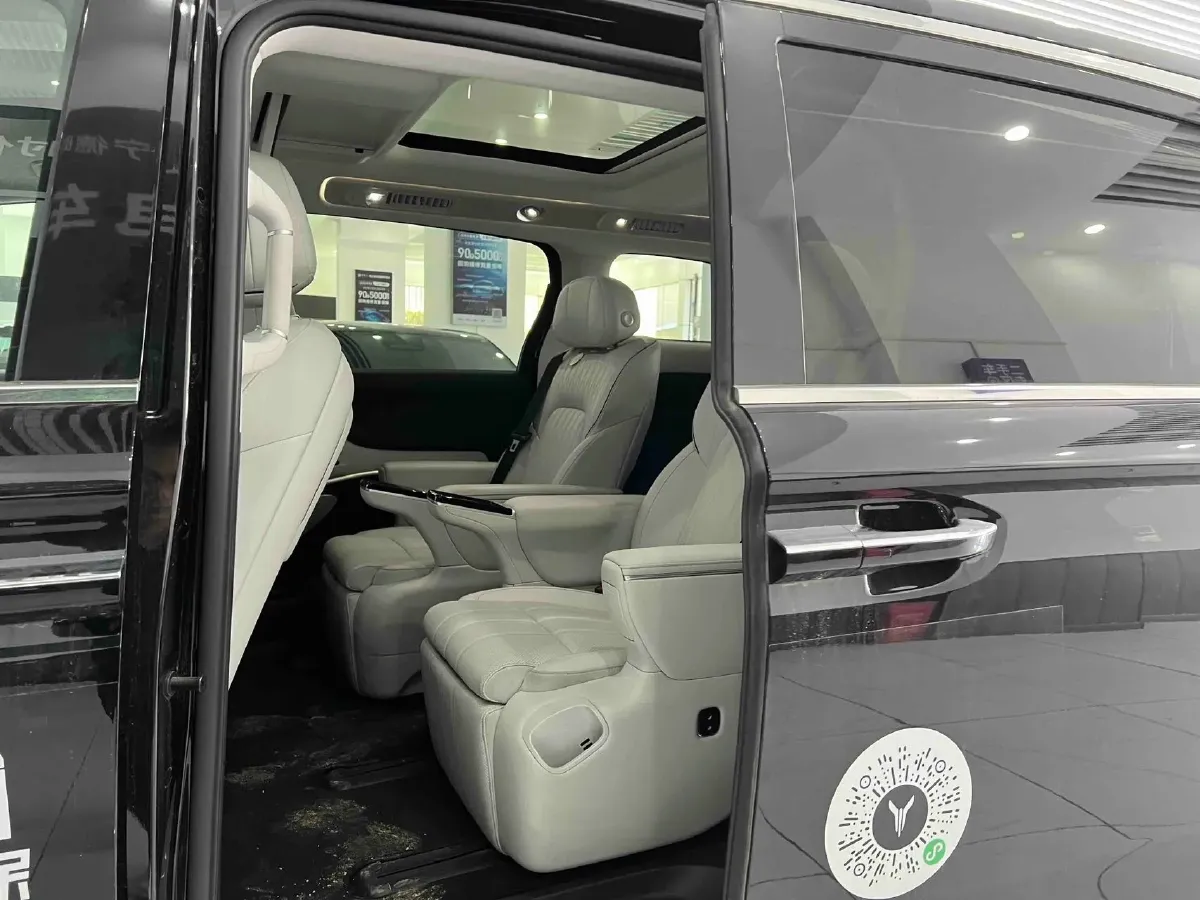 2025 Voyah Dream 1.5T 150HP L4 PHEV 41.7KWH,autocango,china used car exporter,china ev exporter,chinese used car exporter,chinese used ev exporter