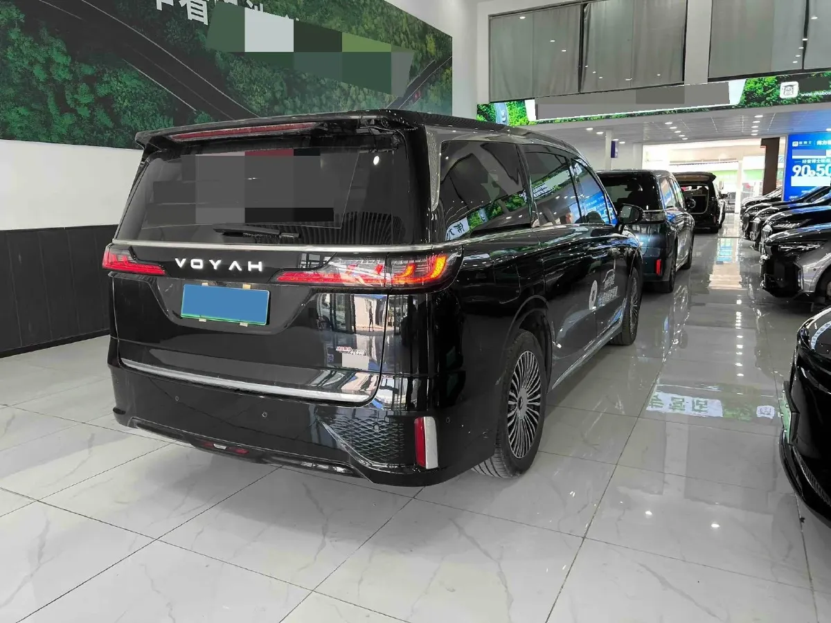 2025 Voyah Dream 1.5T 150HP L4 PHEV 41.7KWH,autocango,china used car exporter,china ev exporter,chinese used car exporter,chinese used ev exporter