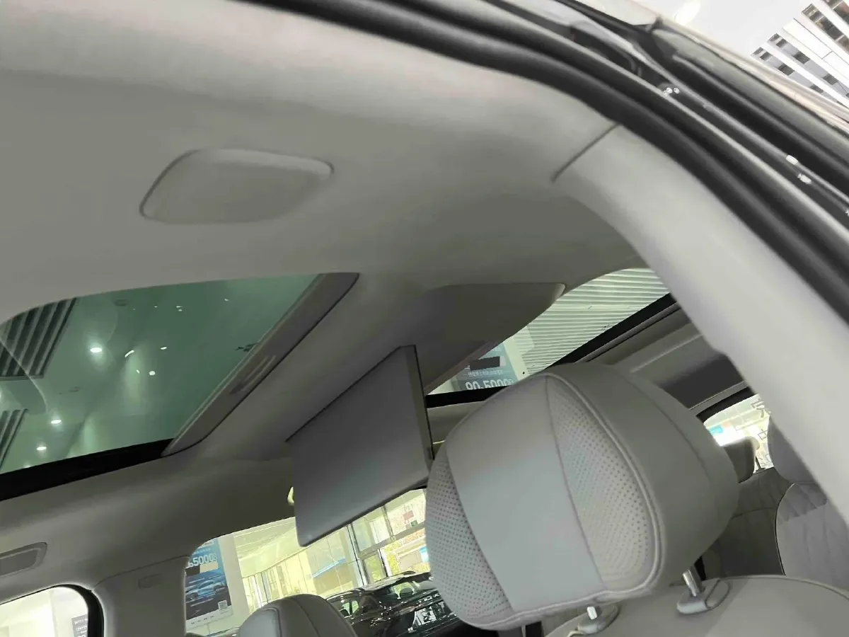 2025 Voyah Dream 1.5T 150HP L4 PHEV 41.7KWH,autocango,china used car exporter,china ev exporter,chinese used car exporter,chinese used ev exporter