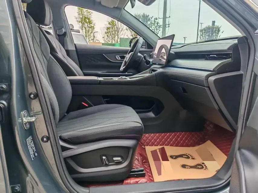 2025 Chery Tiggo 8 Plus 1.6T 197HP L4 7DCT,autocango,china used car exporter,china ev exporter,chinese used car exporter,chinese used ev exporter