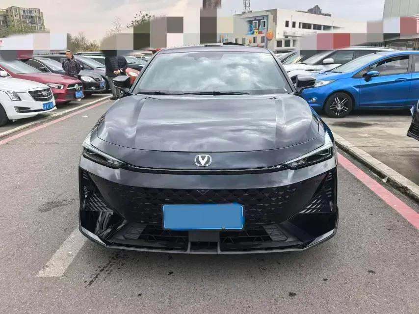 2024 ChangAn UNI-V 1.5T 188HP L4 7DCT,autocango,china used car exporter,china ev exporter,chinese used car exporter,chinese used ev exporter