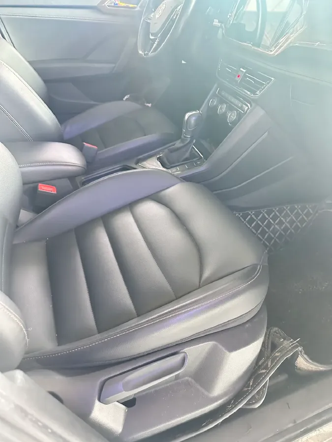 2019 MINI MINI 1.5T 102HP L3 7DCT,autocango,china used car exporter,china ev exporter,chinese used car exporter,chinese used ev exporter