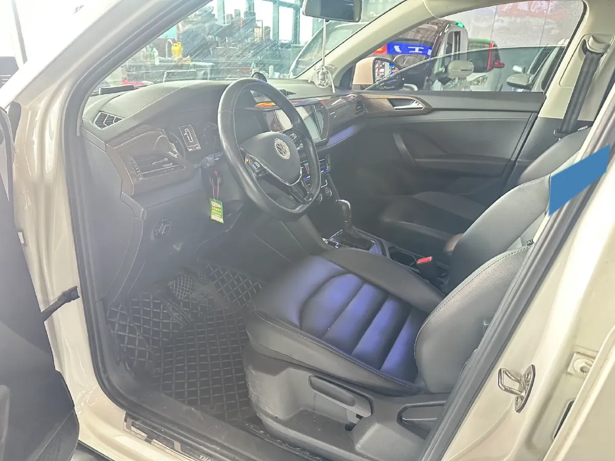 2019 MINI MINI 1.5T 102HP L3 7DCT,autocango,china used car exporter,china ev exporter,chinese used car exporter,chinese used ev exporter