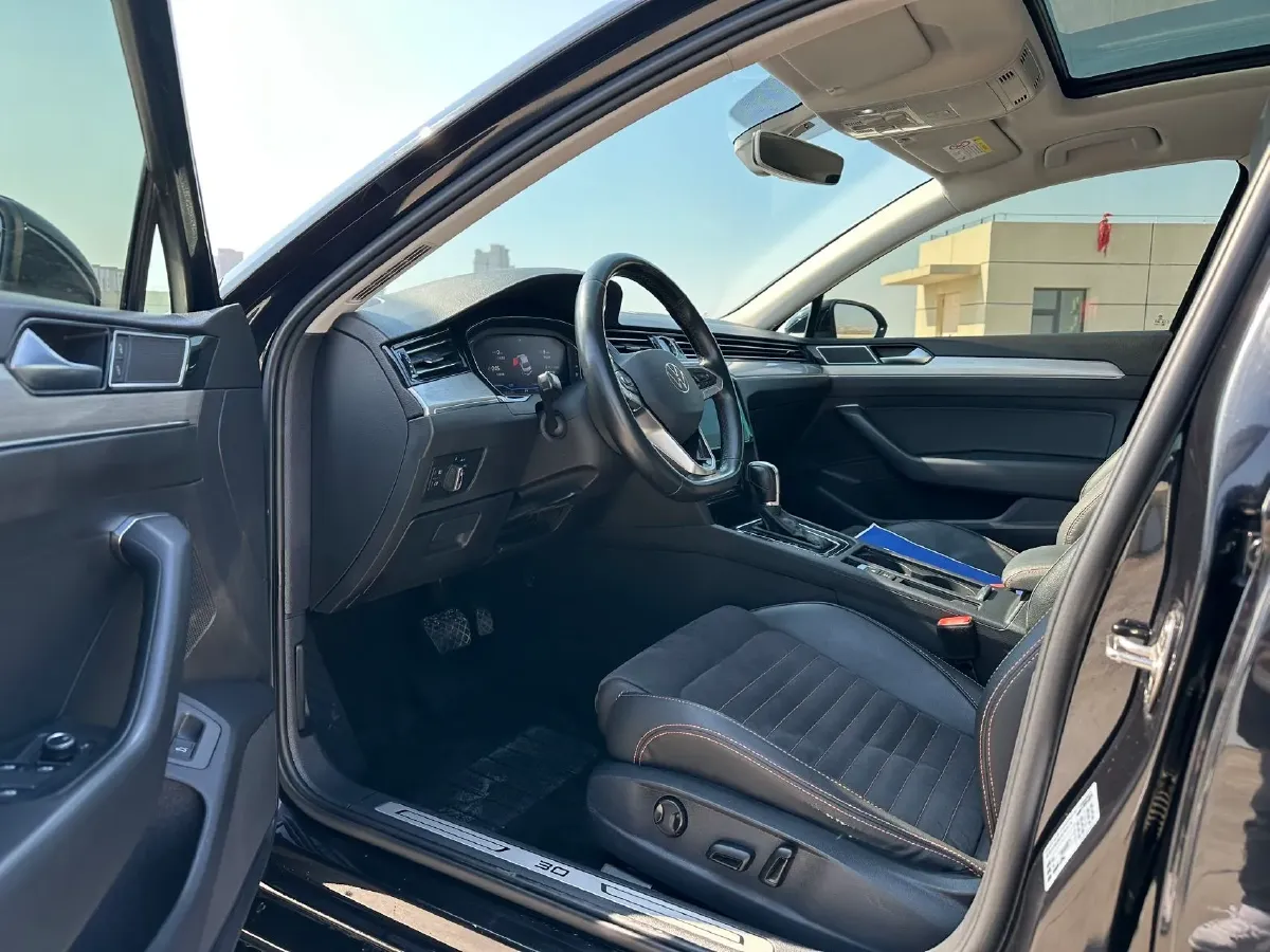 2020 Volkswagen Magotan 2.0T 186HP L4 7DCT,autocango,china used car exporter,china ev exporter,chinese used car exporter,chinese used ev exporter