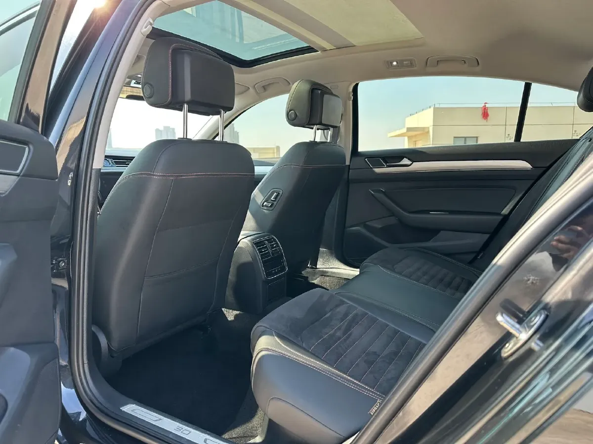 2020 Volkswagen Magotan 2.0T 186HP L4 7DCT,autocango,china used car exporter,china ev exporter,chinese used car exporter,chinese used ev exporter