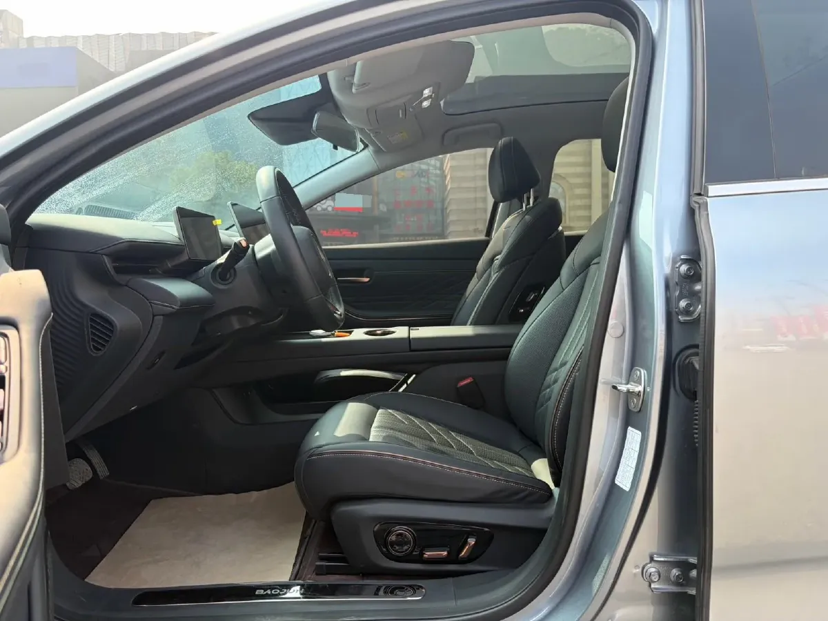 2025 BaoJun XiangJing 1.5T 143HP L4 1DHT PHEV,autocango,china used car exporter,china ev exporter,chinese used car exporter,chinese used ev exporter