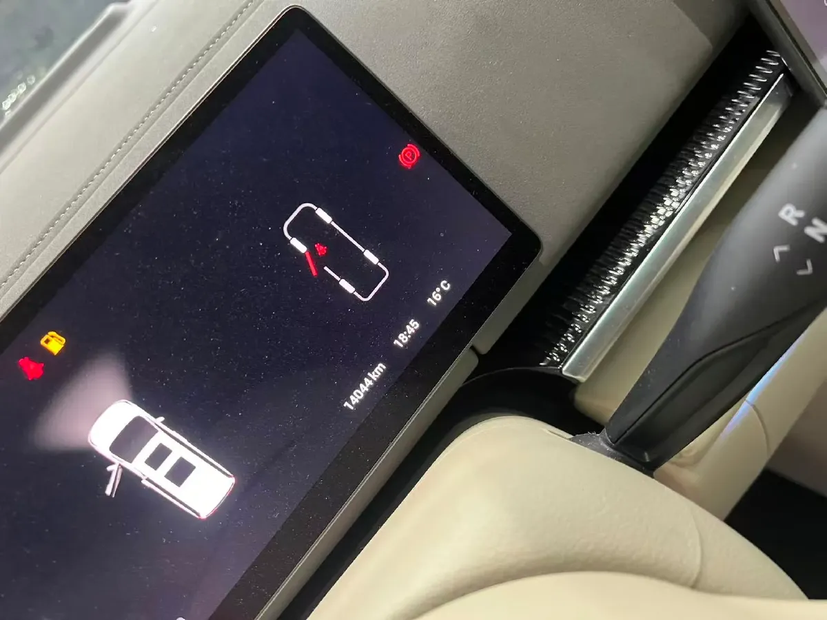 2025 Voyah Dream 1.5T 150HP L4 PHEV 41.7KWH,autocango,china used car exporter,china ev exporter,chinese used car exporter,chinese used ev exporter