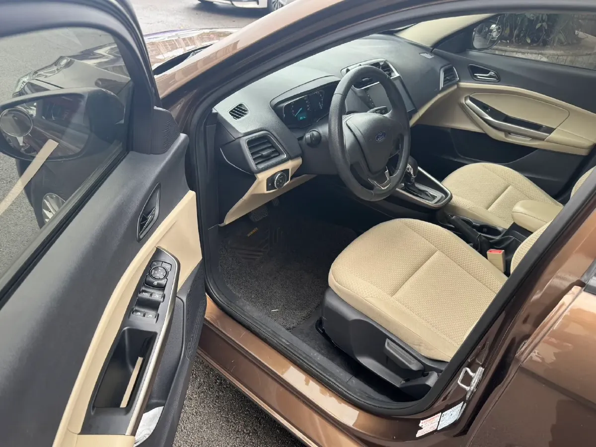 2017 Ford Escort 1.5L 113HP L4 6AT,autocango,china used car exporter,china ev exporter,chinese used car exporter,chinese used ev exporter