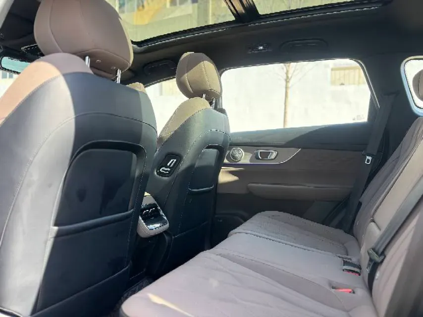 2025 Chery Tiggo 8 Plus 1.6T 197HP L4 7DCT,autocango,china used car exporter,china ev exporter,chinese used car exporter,chinese used ev exporter