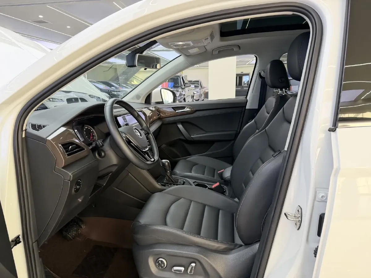 2019 MINI MINI 1.5T 102HP L3 7DCT,autocango,china used car exporter,china ev exporter,chinese used car exporter,chinese used ev exporter