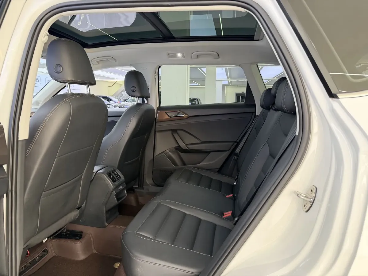 2019 MINI MINI 1.5T 102HP L3 7DCT,autocango,china used car exporter,china ev exporter,chinese used car exporter,chinese used ev exporter