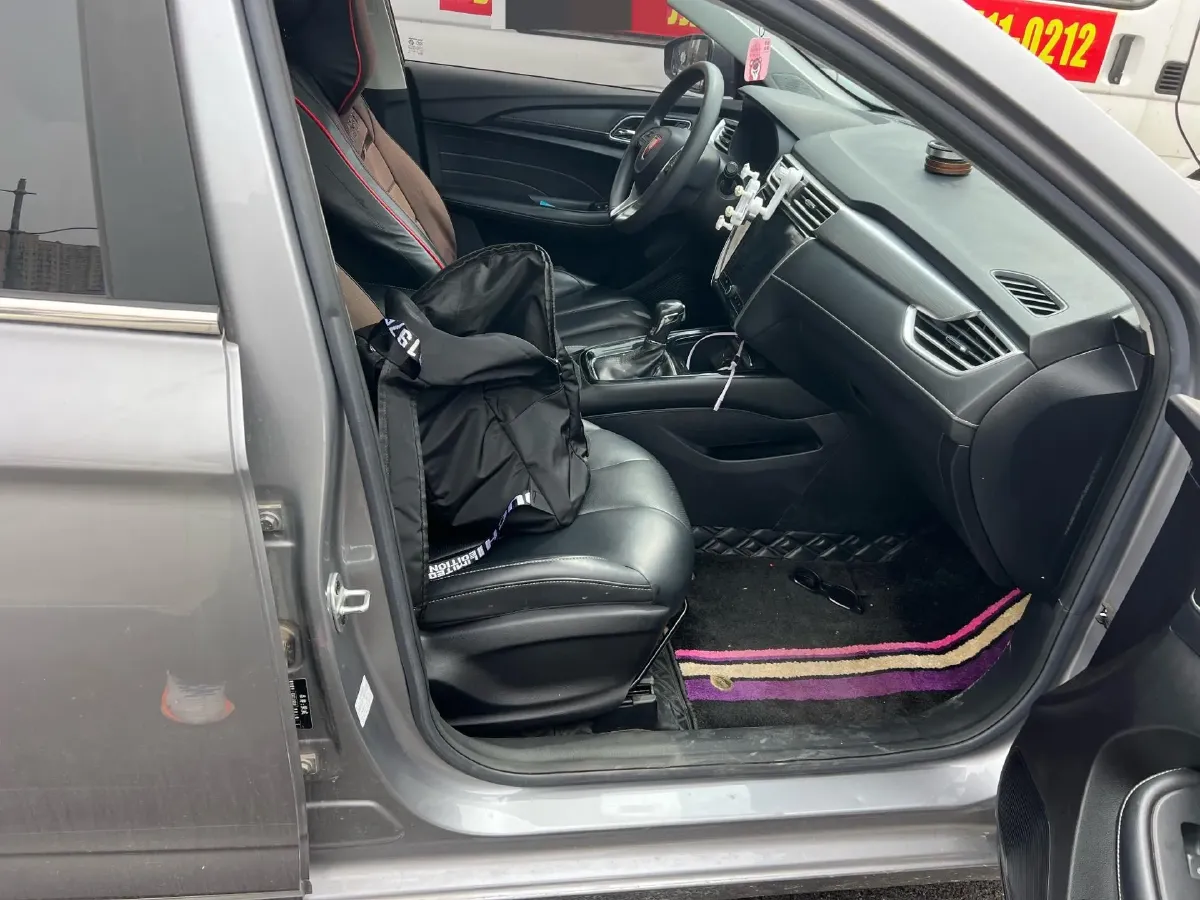 2019 Roewe i5 1.5T 169HP L4 7DCT,autocango,china used car exporter,china ev exporter,chinese used car exporter,chinese used ev exporter