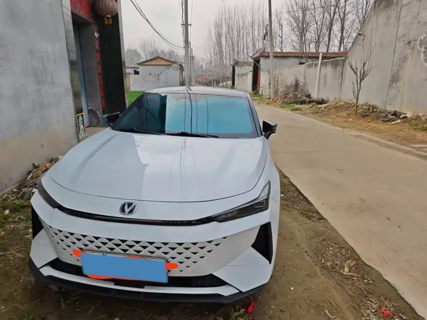 2024 ChangAn UNI-V iDD 1.5L 110HP L4 E-CVT PHEV 18.99KWH,autocango,china used car exporter,china ev exporter,chinese used car exporter,chinese used ev exporter