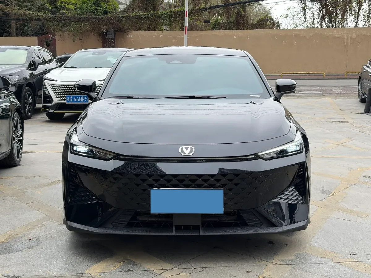 2024 ChangAn UNI-V 1.5T 188HP L4 7DCT,autocango,china used car exporter,china ev exporter,chinese used car exporter,chinese used ev exporter