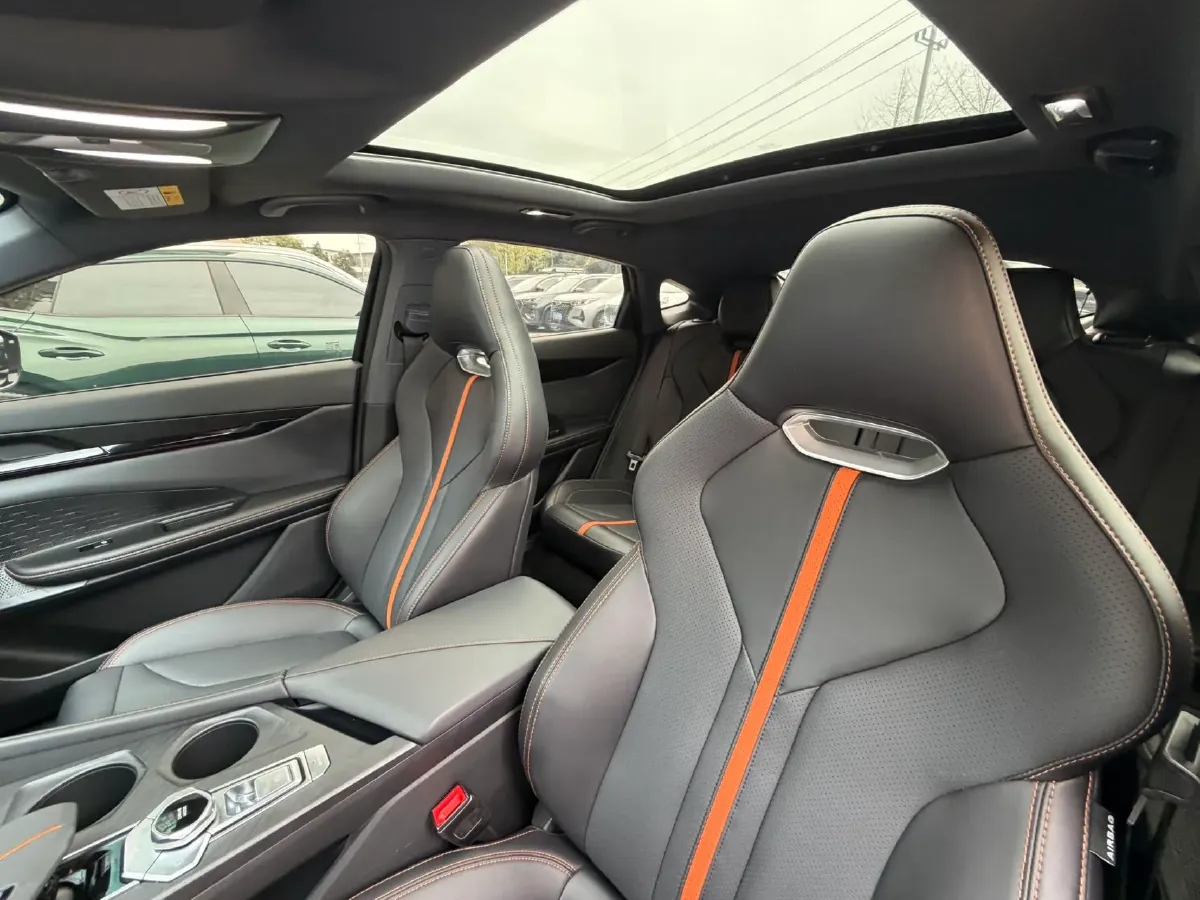 2024 ChangAn UNI-V 1.5T 188HP L4 7DCT,autocango,china used car exporter,china ev exporter,chinese used car exporter,chinese used ev exporter