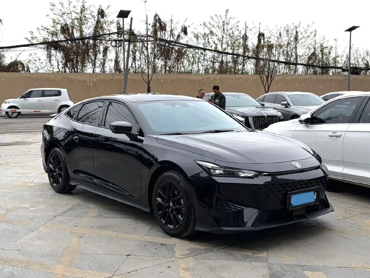 2024 ChangAn UNI-V 1.5T 188HP L4 7DCT,autocango,china used car exporter,china ev exporter,chinese used car exporter,chinese used ev exporter