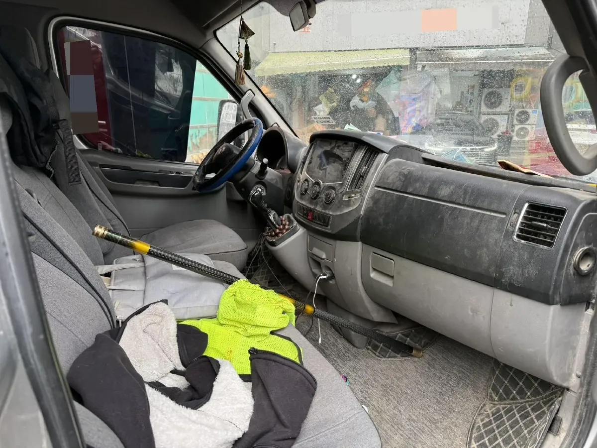 2019 MAXUS XinTu V80 2.5T 136HP L4 6MT,autocango,china used car exporter,china ev exporter,chinese used car exporter,chinese used ev exporter