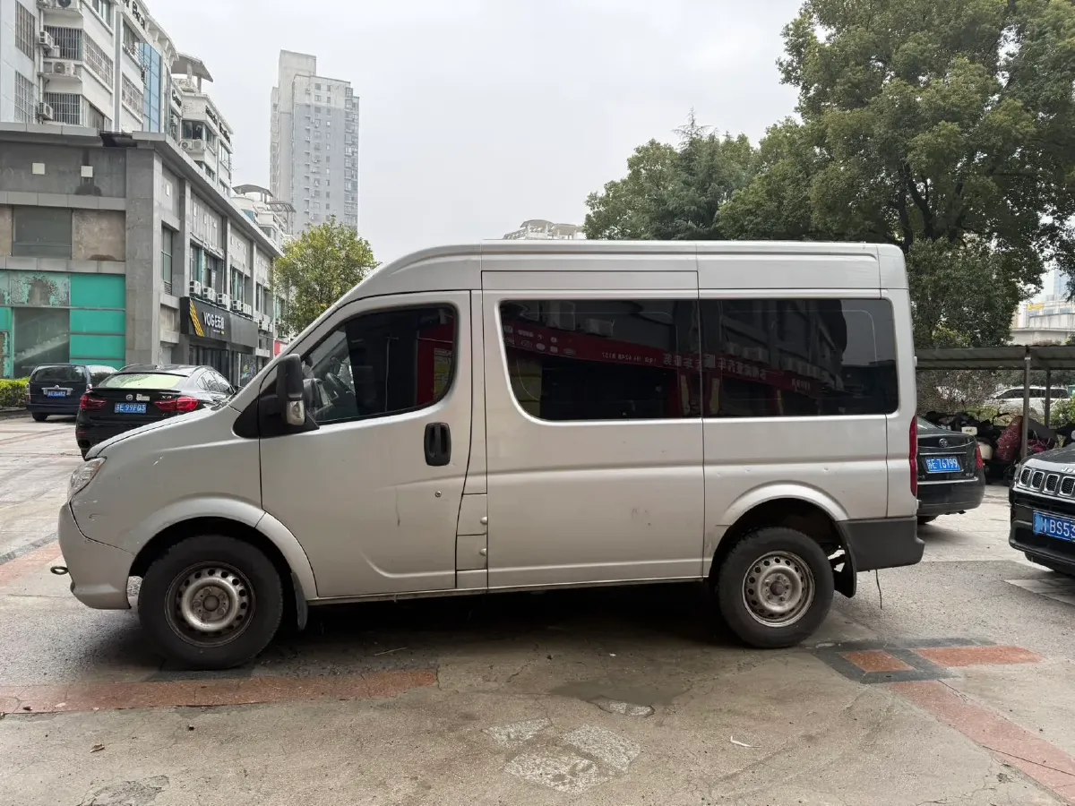 2019 MAXUS XinTu V80 2.5T 136HP L4 6MT,autocango,china used car exporter,china ev exporter,chinese used car exporter,chinese used ev exporter