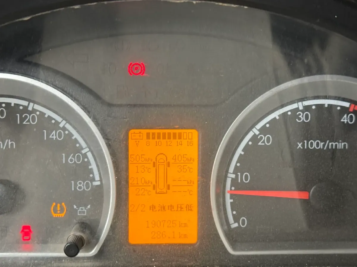 2019 MAXUS XinTu V80 2.5T 136HP L4 6MT,autocango,china used car exporter,china ev exporter,chinese used car exporter,chinese used ev exporter