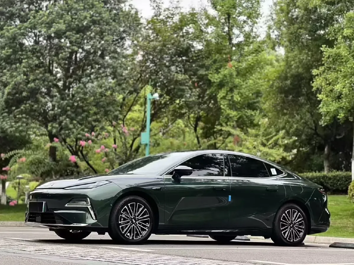 2025 Geely Galaxy Starshine 8 1.5T 163HP L4 3DHT PHEV 27.69KWH,autocango,china used car exporter,china ev exporter,chinese used car exporter,chinese used ev exporter