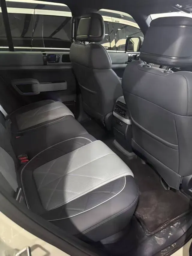 2025 FangChengBao Bao 5 1.5T 194HP L4 E-CVT PHEV 31.8KWH,autocango,china used car exporter,china ev exporter,chinese used car exporter,chinese used ev exporter