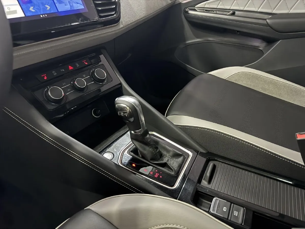 2022 Jetta VS7 1.4T 150HP L4 6AT,autocango,china used car exporter,china ev exporter,chinese used car exporter,chinese used ev exporter