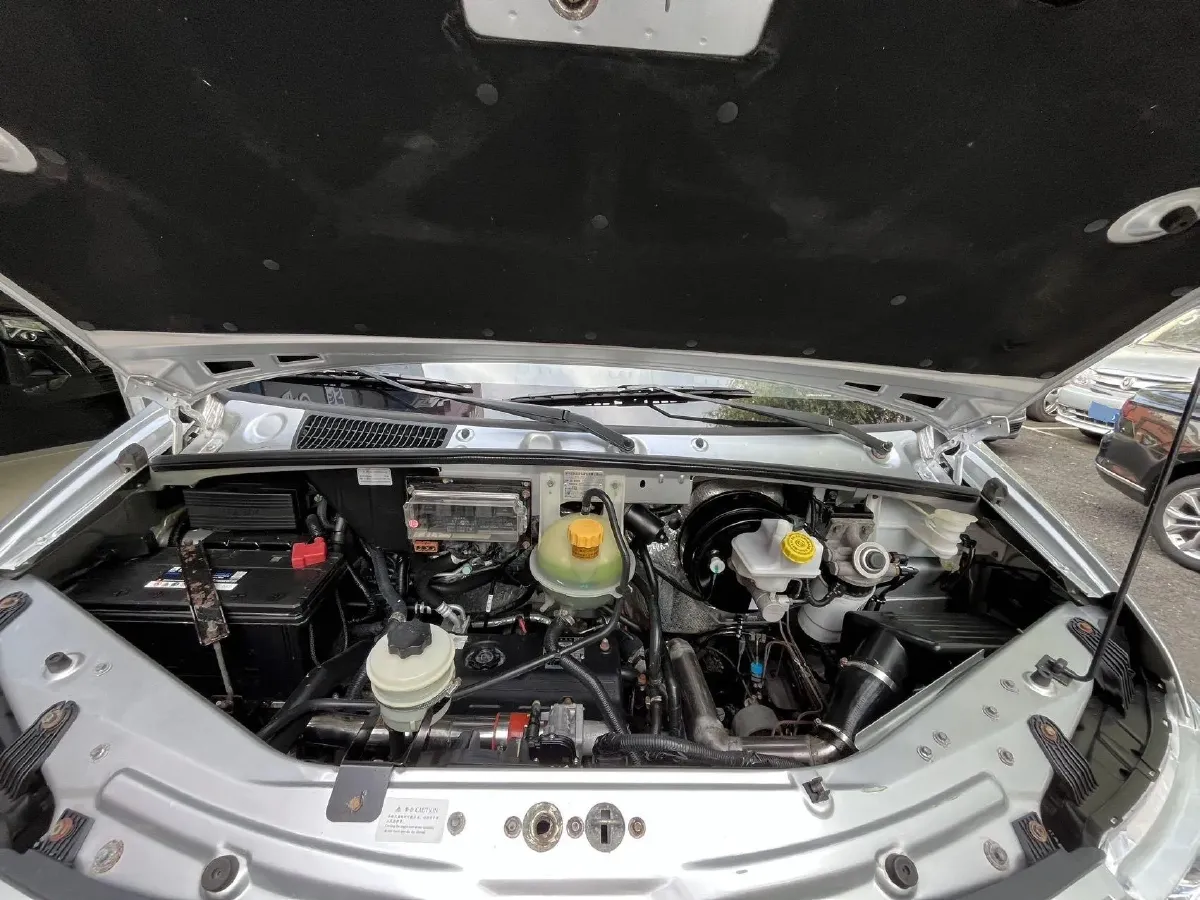 2019 JMC YuHu 5 2.0T 142HP L4 6MT,autocango,china used car exporter,china ev exporter,chinese used car exporter,chinese used ev exporter