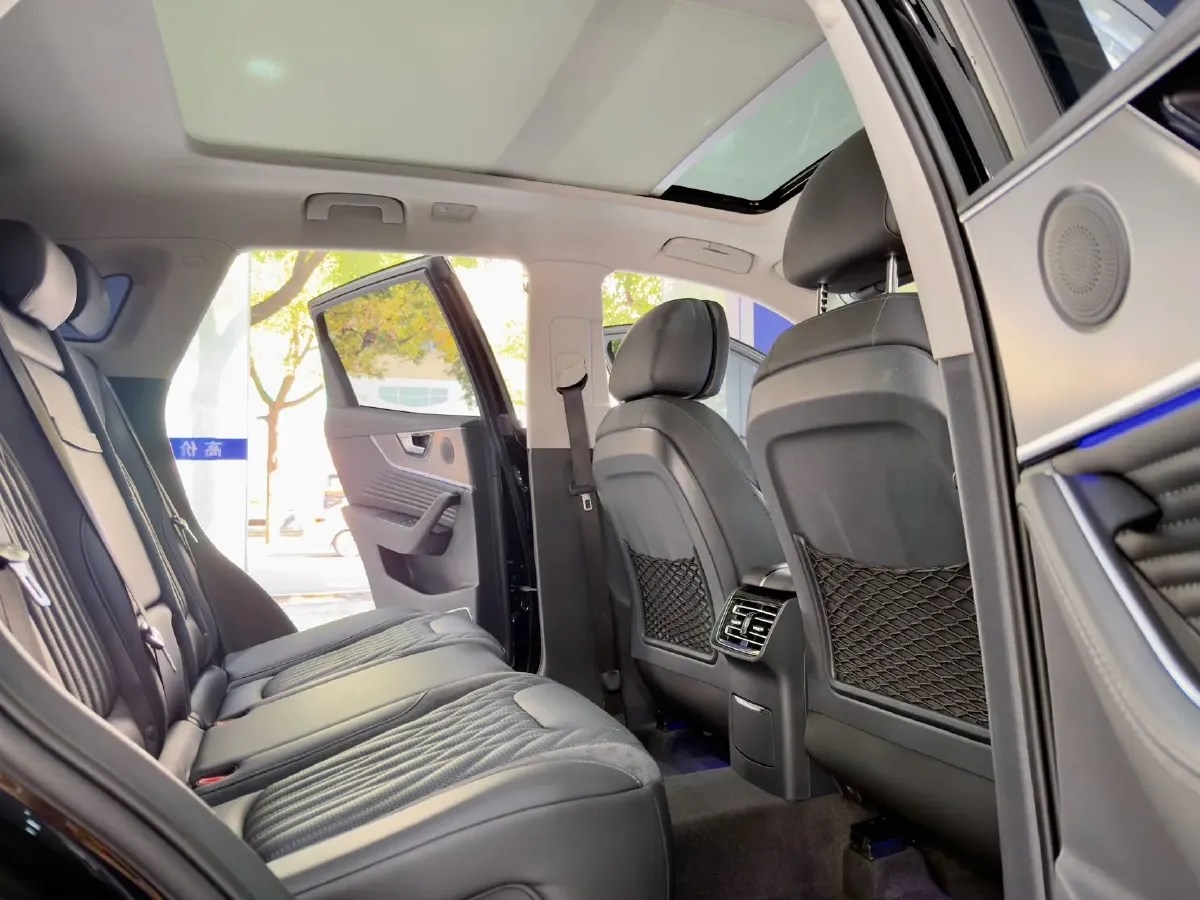 2023 HongQi HS5 2.0T 252HP L4 8AT,autocango,china used car exporter,china ev exporter,chinese used car exporter,chinese used ev exporter