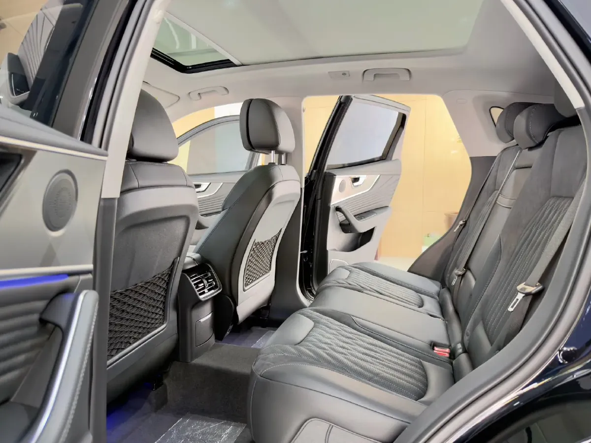 2023 HongQi HS5 2.0T 252HP L4 8AT,autocango,china used car exporter,china ev exporter,chinese used car exporter,chinese used ev exporter