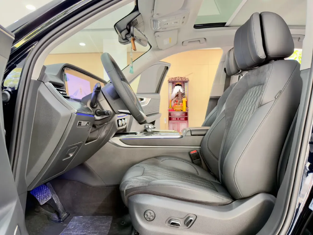 2023 HongQi HS5 2.0T 252HP L4 8AT,autocango,china used car exporter,china ev exporter,chinese used car exporter,chinese used ev exporter