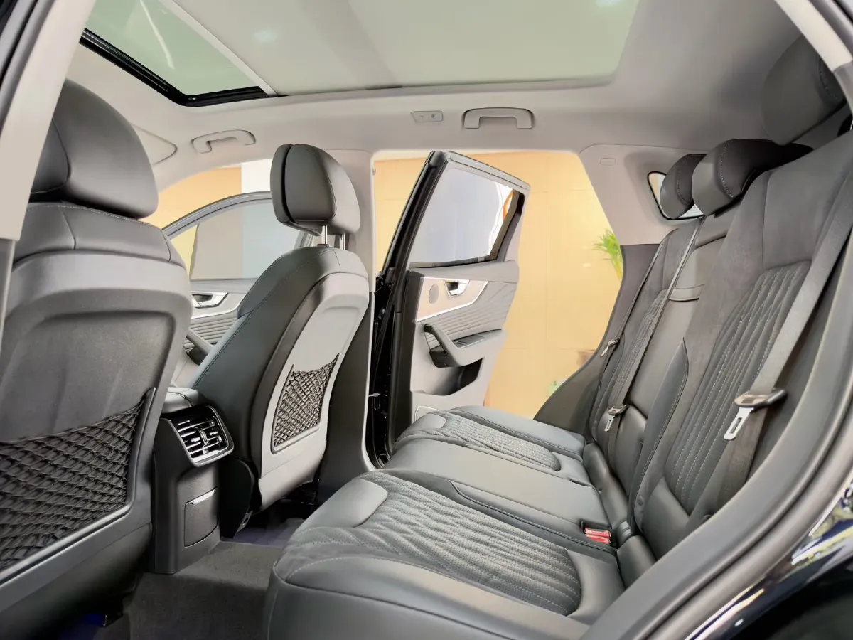 2023 HongQi HS5 2.0T 252HP L4 8AT,autocango,china used car exporter,china ev exporter,chinese used car exporter,chinese used ev exporter