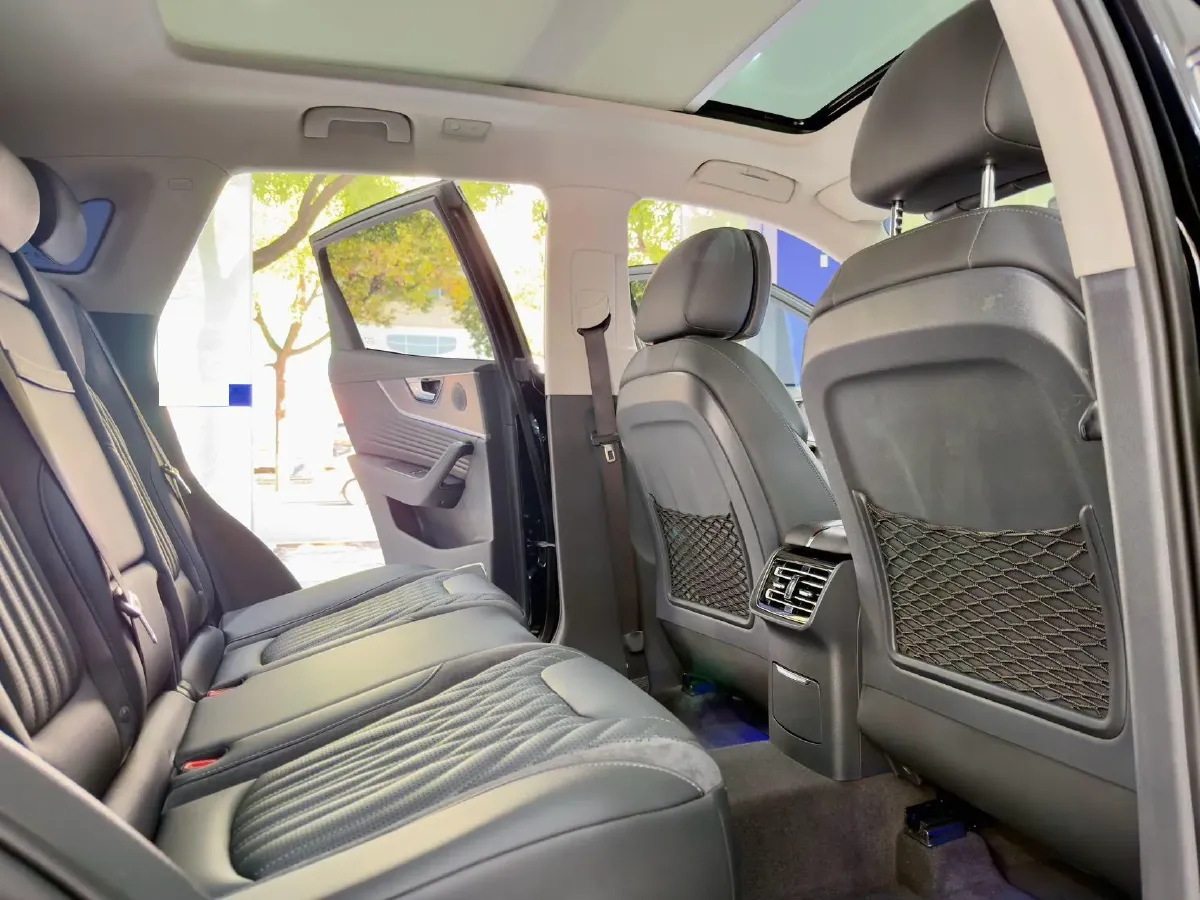 2023 HongQi HS5 2.0T 252HP L4 8AT,autocango,china used car exporter,china ev exporter,chinese used car exporter,chinese used ev exporter