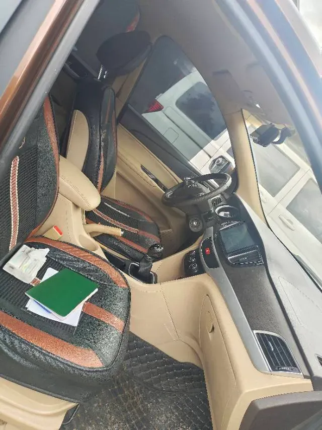 2016 BaoJun 730 1.5L 112HP L4 5MT,autocango,china used car exporter,china ev exporter,chinese used car exporter,chinese used ev exporter