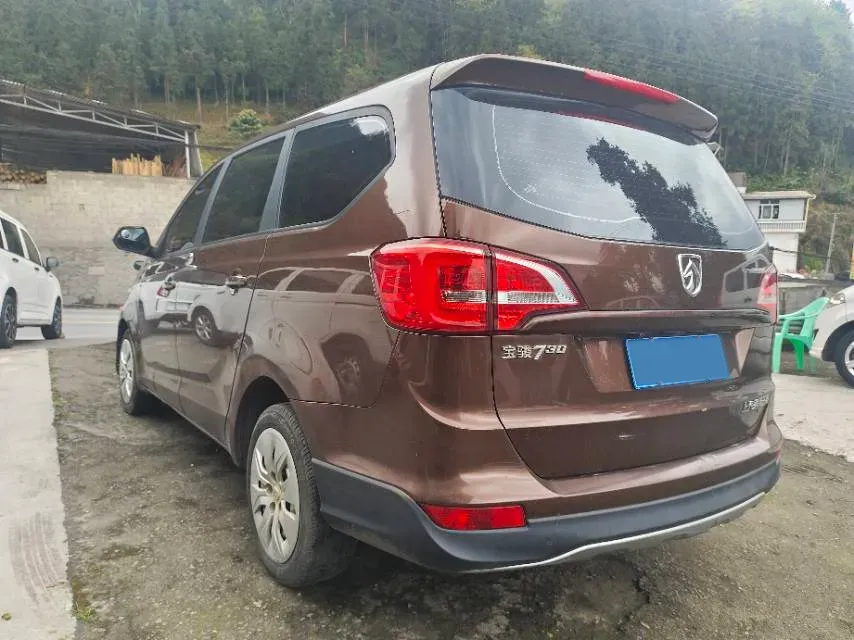 2016 BaoJun 730 1.5L 112HP L4 5MT,autocango,china used car exporter,china ev exporter,chinese used car exporter,chinese used ev exporter
