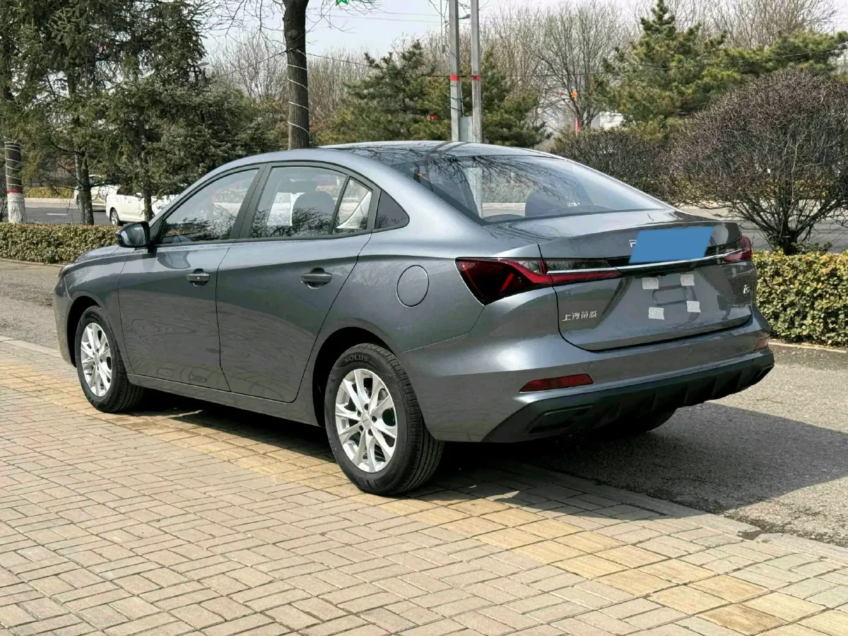 2023 Roewe i5 1.5L 129HP L4 5MT,autocango,china used car exporter,china ev exporter,chinese used car exporter,chinese used ev exporter