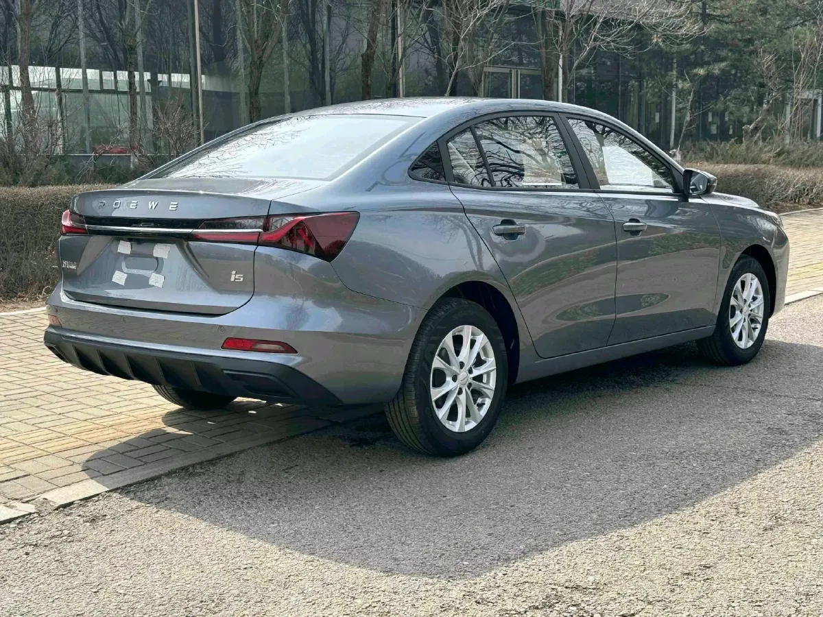 2023 Roewe i5 1.5L 129HP L4 5MT,autocango,china used car exporter,china ev exporter,chinese used car exporter,chinese used ev exporter