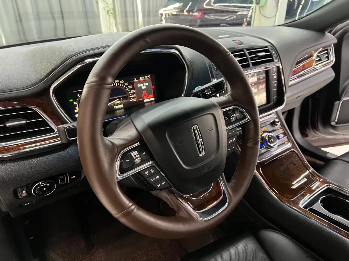 2019 Lincoln Continental 2.0T 261HP L4 6AT,autocango,china used car exporter,china ev exporter,chinese used car exporter,chinese used ev exporter