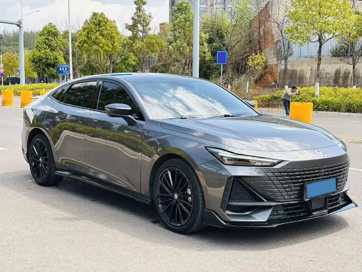 2023 ChangAn UNI-V 1.5T 188HP L4 7DCT,autocango,china used car exporter,china ev exporter,chinese used car exporter,chinese used ev exporter