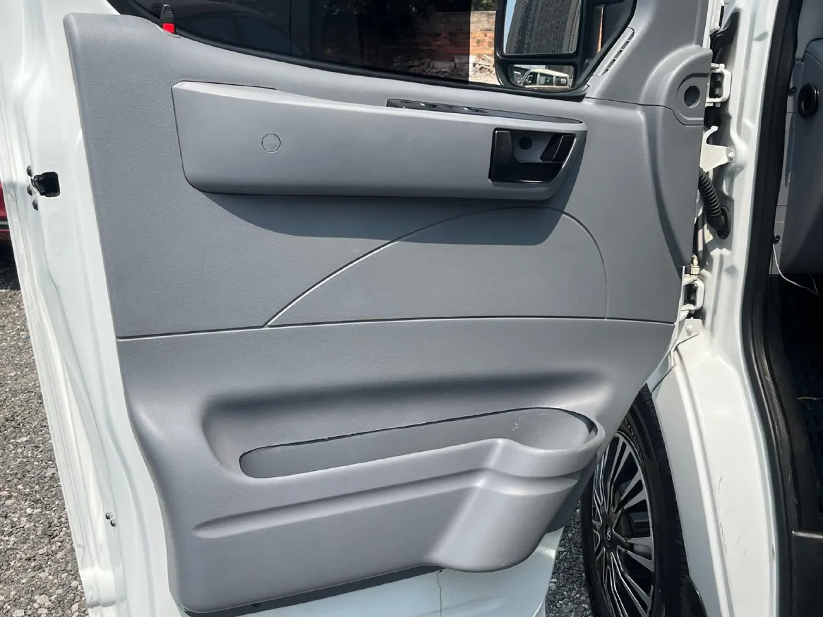 2021 MAXUS XinTu V80 2.0T 139HP L4 6MT,autocango,china used car exporter,china ev exporter,chinese used car exporter,chinese used ev exporter