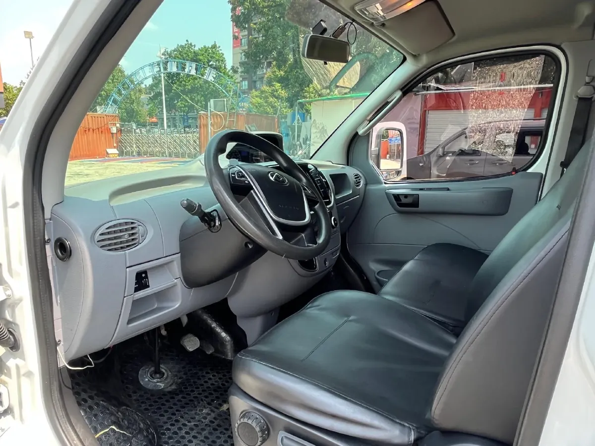 2021 MAXUS XinTu V80 2.0T 139HP L4 6MT,autocango,china used car exporter,china ev exporter,chinese used car exporter,chinese used ev exporter