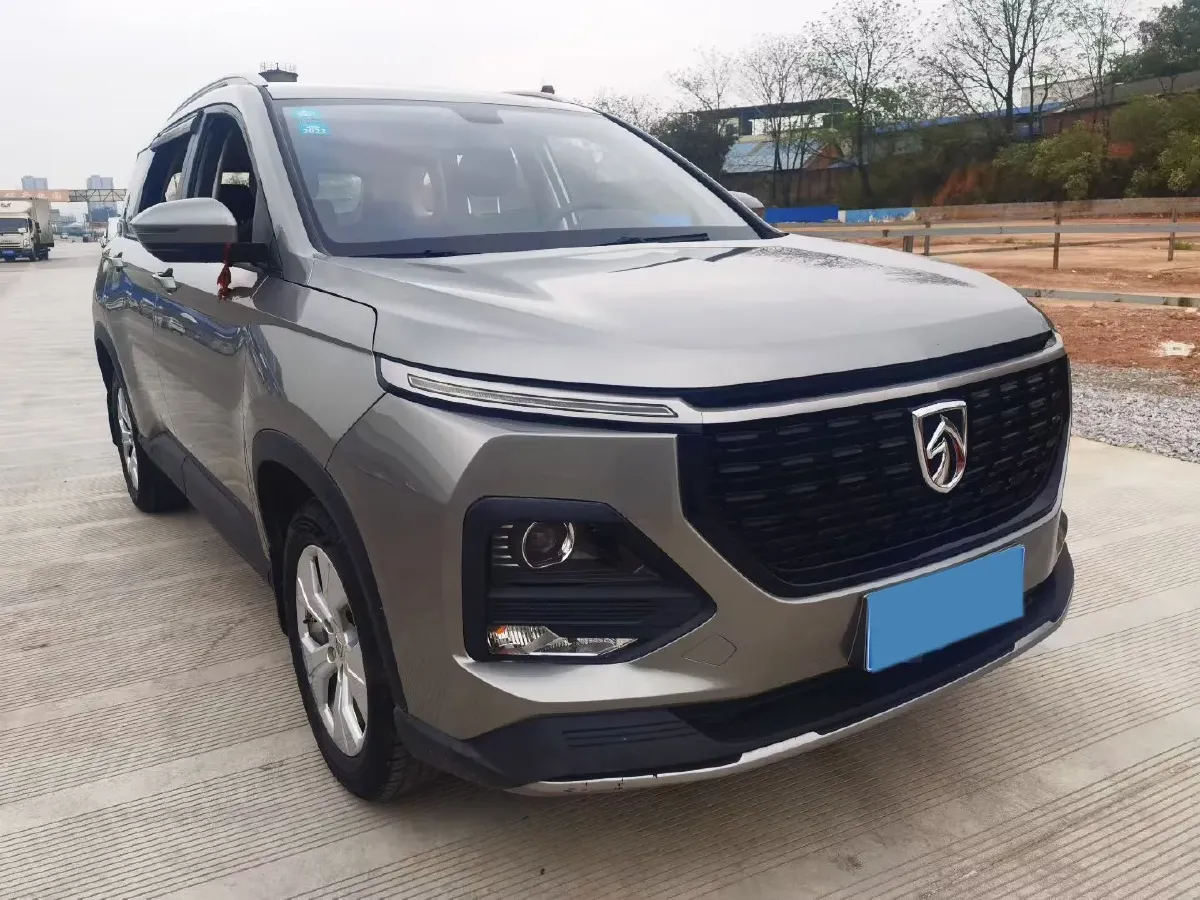 2020 BaoJun 530 1.5T 147HP L4 6MT,autocango,china used car exporter,china ev exporter,chinese used car exporter,chinese used ev exporter