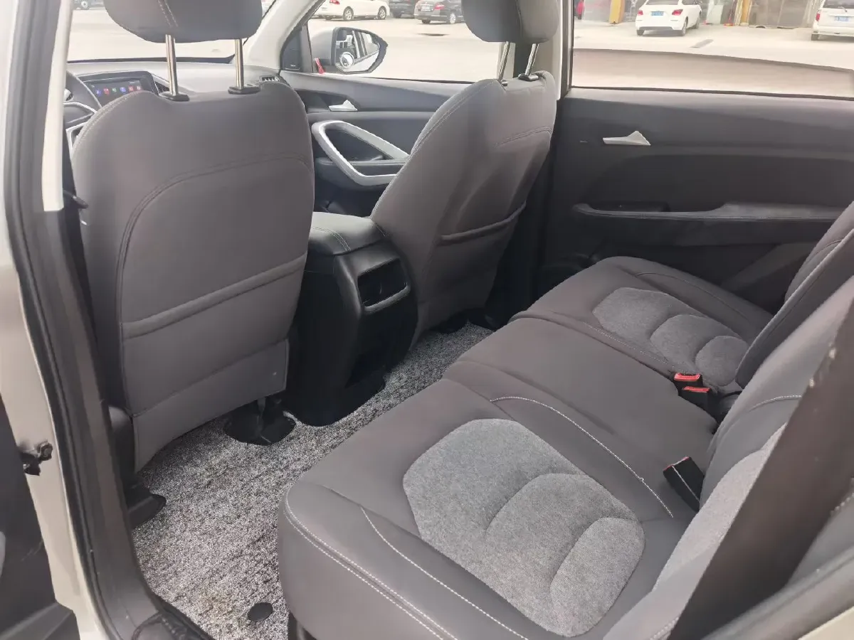 2020 BaoJun 530 1.5T 147HP L4 6MT,autocango,china used car exporter,china ev exporter,chinese used car exporter,chinese used ev exporter