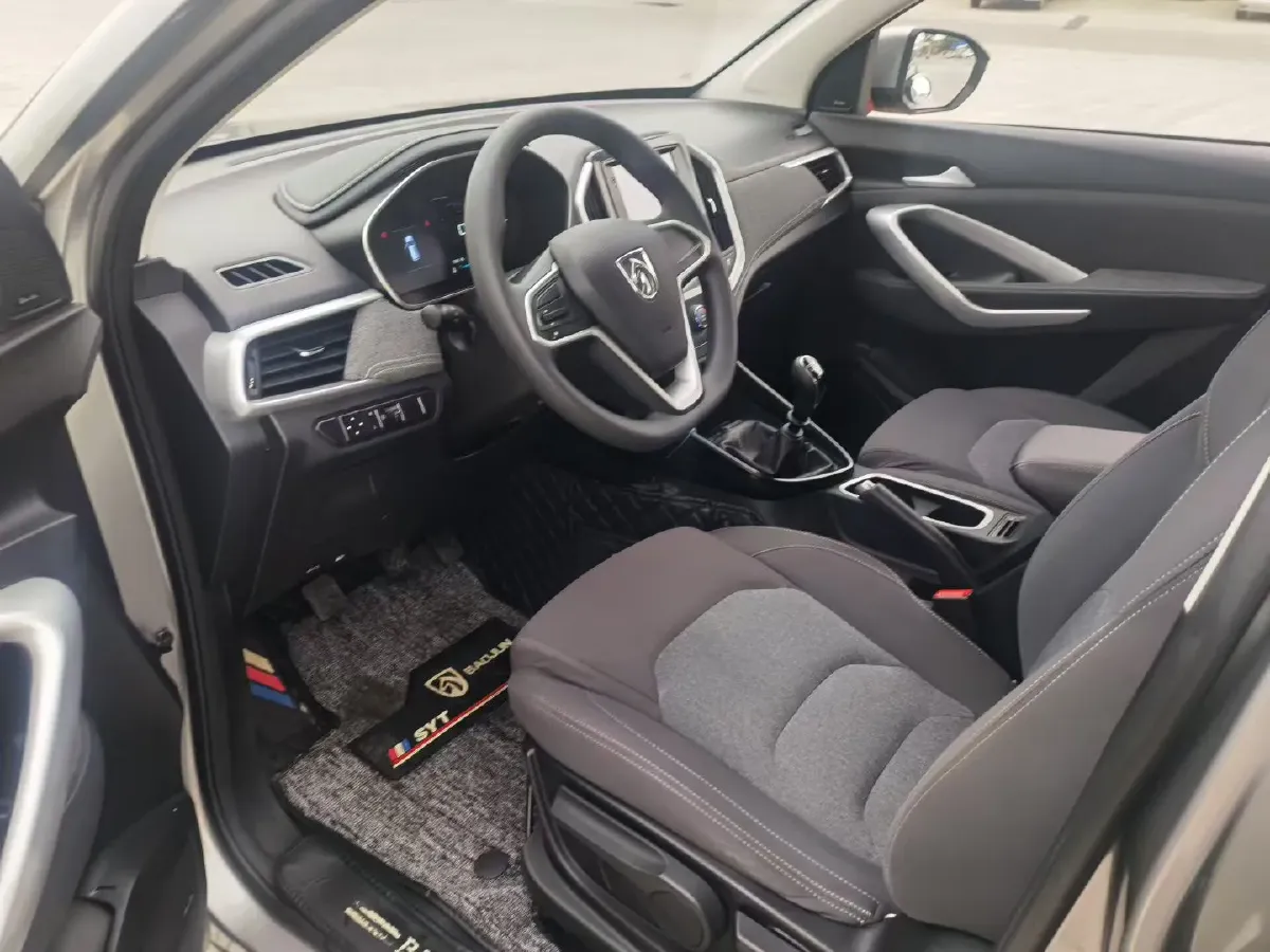 2020 BaoJun 530 1.5T 147HP L4 6MT,autocango,china used car exporter,china ev exporter,chinese used car exporter,chinese used ev exporter