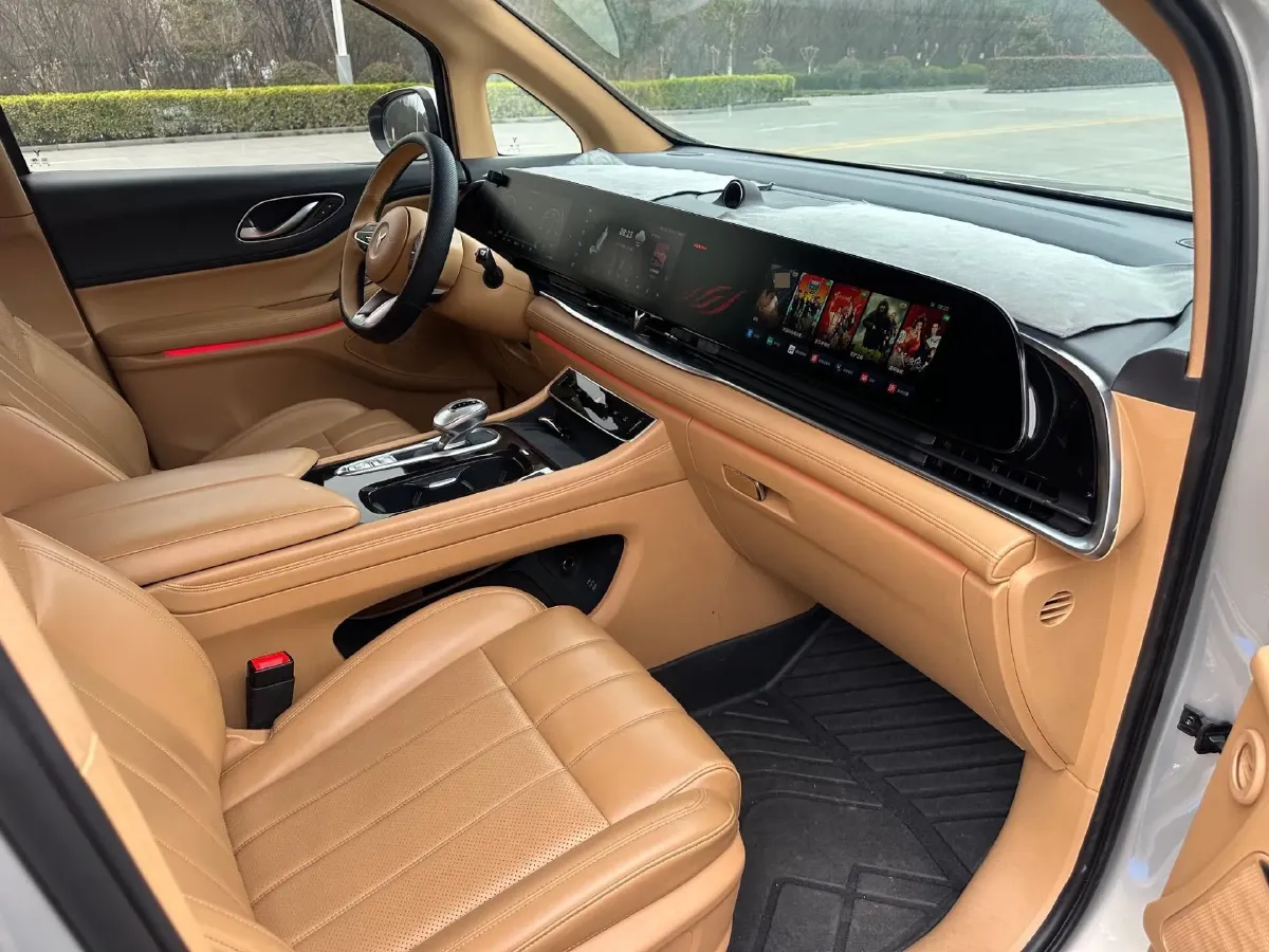 2022 Voyah Dream 1.5T 136HP L4 PHEV 25.57KWH,autocango,china used car exporter,china ev exporter,chinese used car exporter,chinese used ev exporter