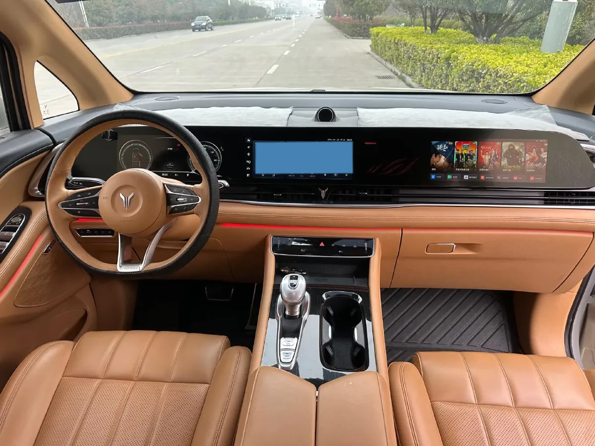 2022 Voyah Dream 1.5T 136HP L4 PHEV 25.57KWH,autocango,china used car exporter,china ev exporter,chinese used car exporter,chinese used ev exporter